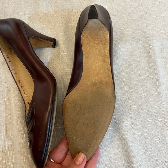 SALVATORE FERRAGAMO Vintage Women’s Burgundy Pumps, Made in Italy, Size 9 - Picture 8 of 9